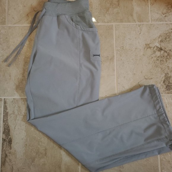 Infinity Antimicrobial Scrub Set - Picture 2 of 2